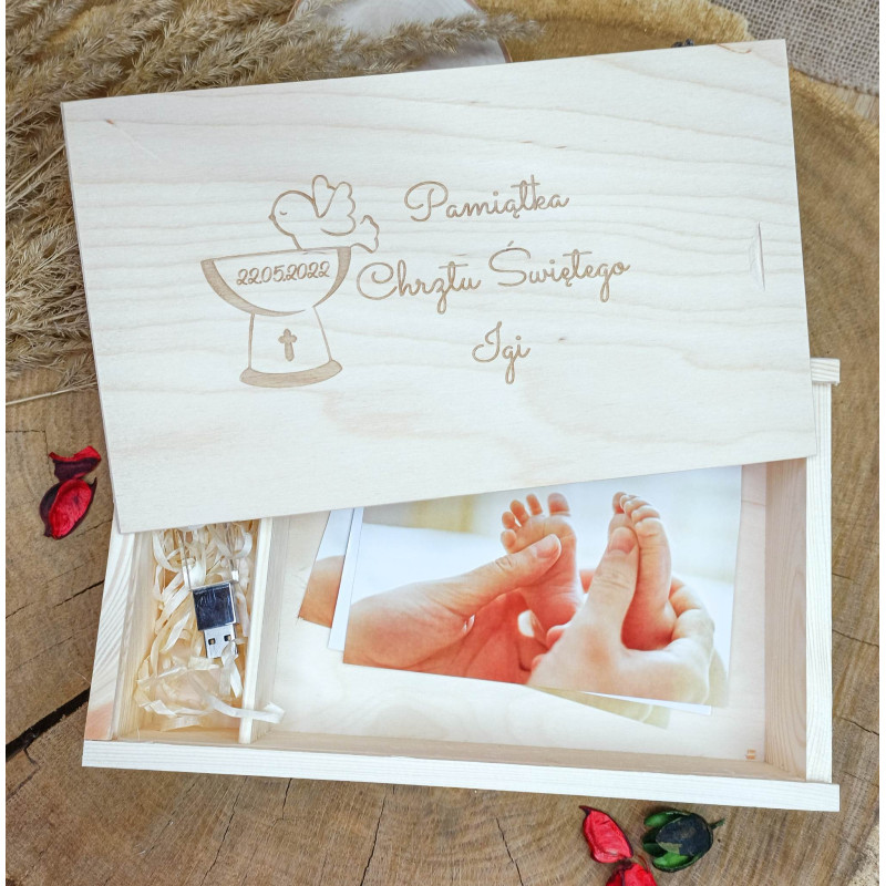 Pudełko / Pamiątka Chrzest Święty na zdjęcia 13x18cm i pendrive