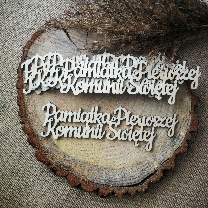 Drewniany napis "Pamiątka Pierwszej Komunii Świętej"