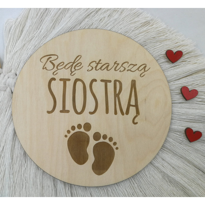Drewniana tabliczka do zdjęć "Będę straszą siostrą"